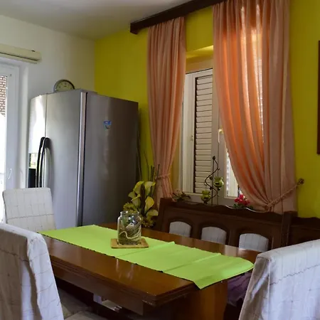 Apartman Dino *